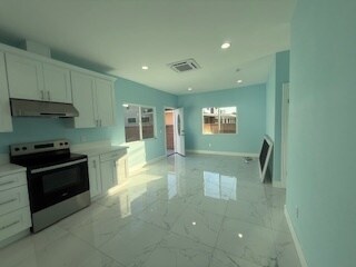 Building Photo - 9165 La Grand Ave