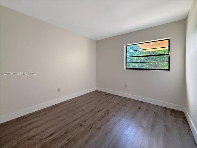 Building Photo - 995 SW 84th Ave