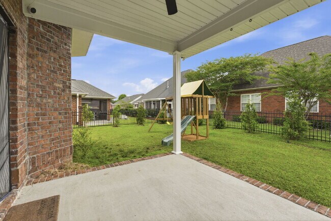 Building Photo - Now available, freshly painted with a community pool!