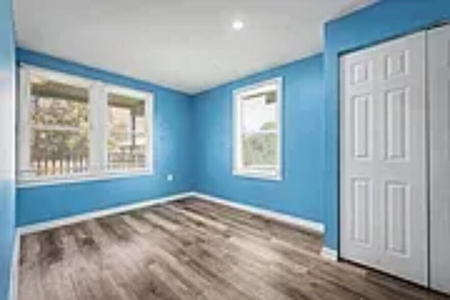 Building Photo - 250 Vernis Ave