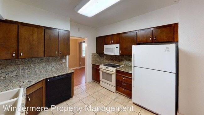 Building Photo - 3 br, 1.5 bath House - 217 Howard Street