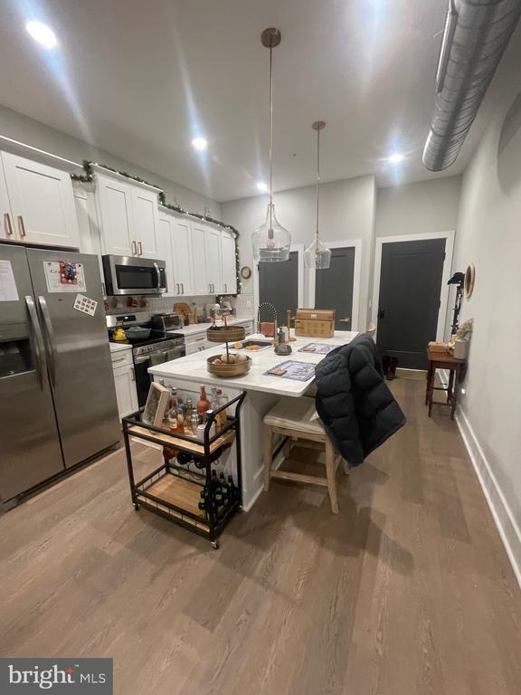 Building Photo - 581 Jamestown Ave.