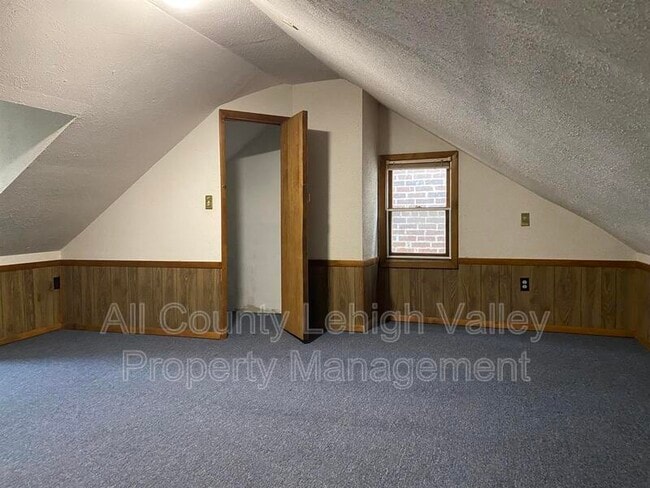 Building Photo - 202 N 11th St