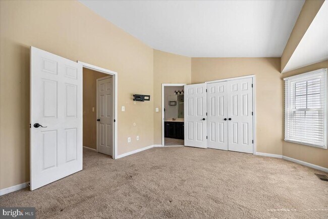 Building Photo - 6630 Commodore Ct