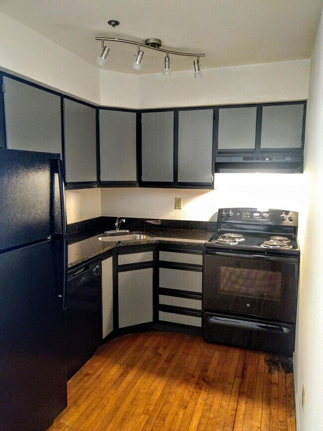 Building Photo - The Uptown Lofts 110