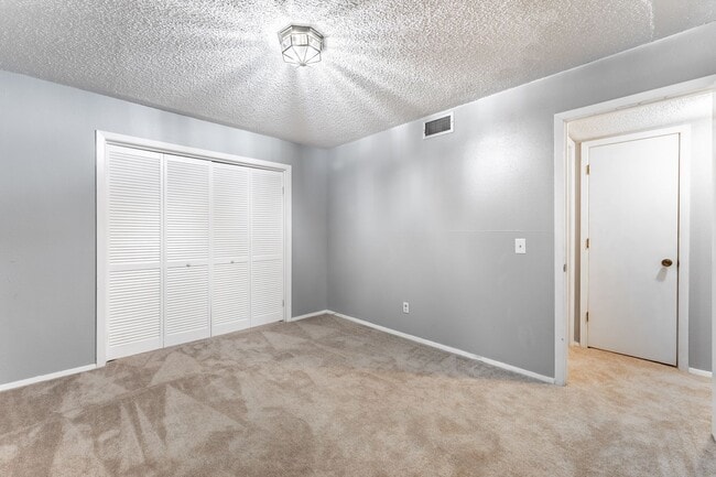 Building Photo - 26 Dogwood Dr