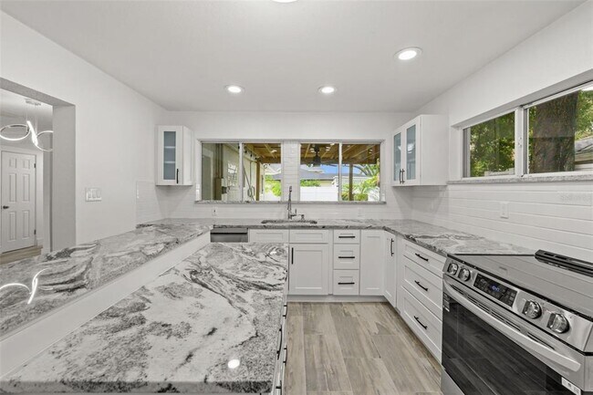 Building Photo - 5301 Venetian Blvd NE