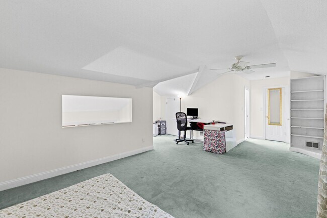 Building Photo - 130 Sayre Dr