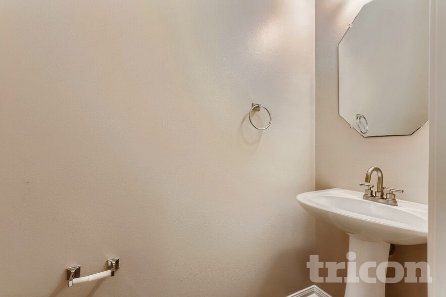 Building Photo - 4015 Camelia Glen Ln