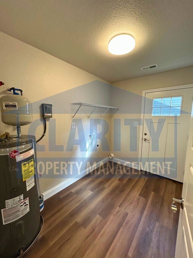 Building Photo - Single level, 3 bedroom home!