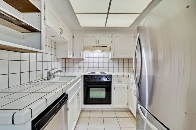 Building Photo - 947 // Duplex