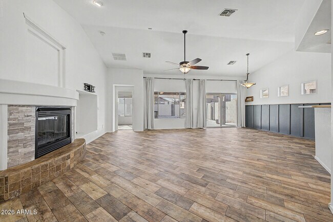 Building Photo - 614 S 111th Dr