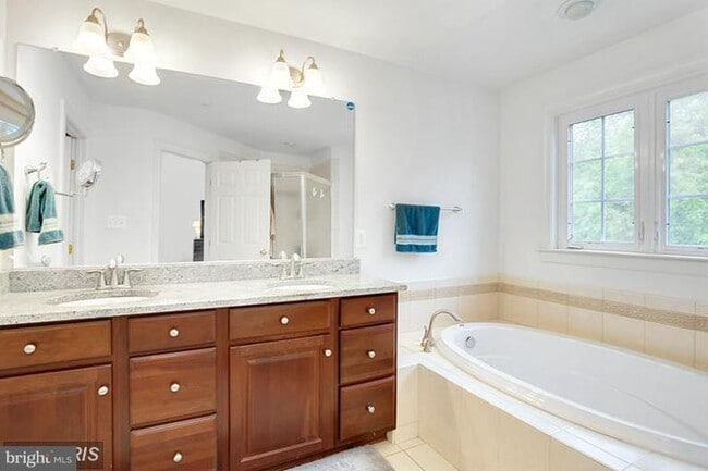 Building Photo - 1621 Whitehall Dr