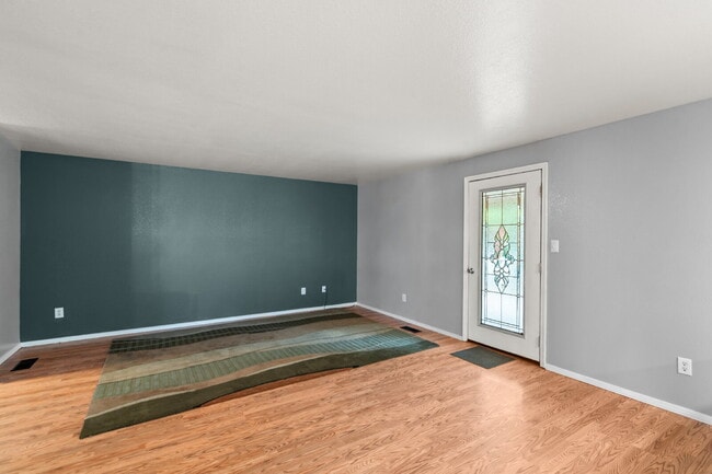 Building Photo - 2360 Temple Dr