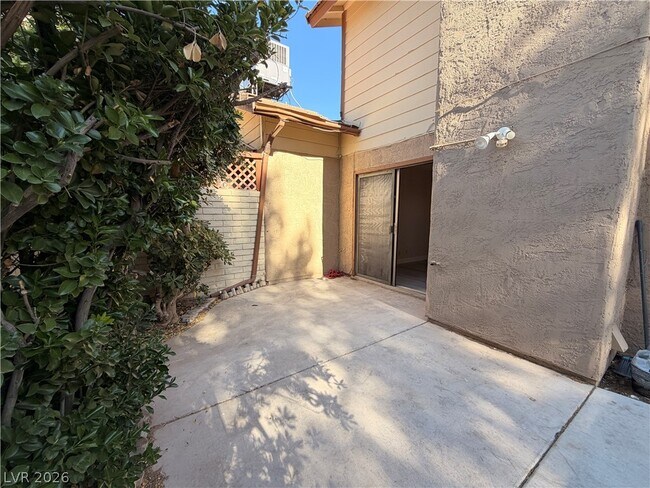Building Photo - 3267 Dawnflower St