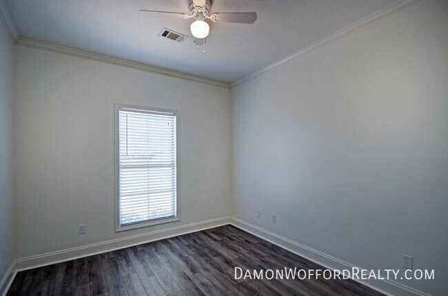 Building Photo - 142 Lakeway Drive