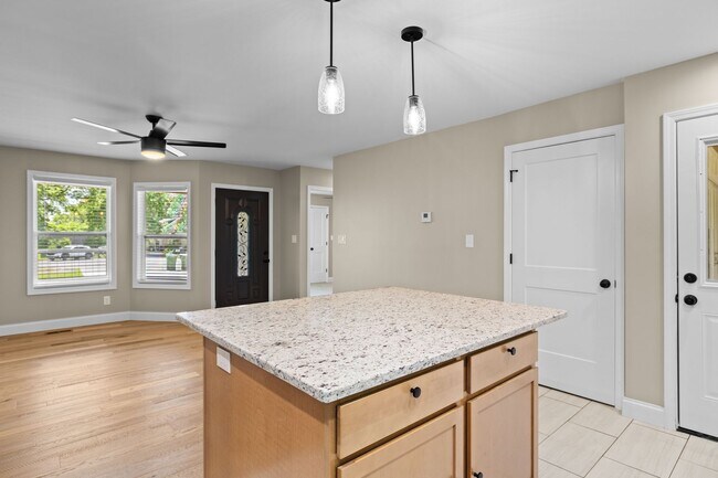 Building Photo - 910 Windlau Ct
