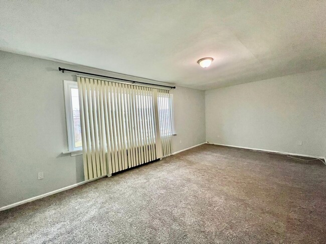 Building Photo - 51 Baisley Ave