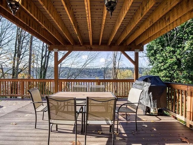 Building Photo - Beautiful Lower-Level Home in Bellevue