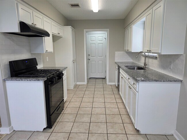 Building Photo - 6607 Rockfield Dr