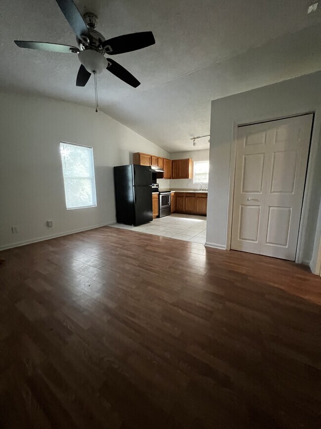 Building Photo - 3720 Prices Ln