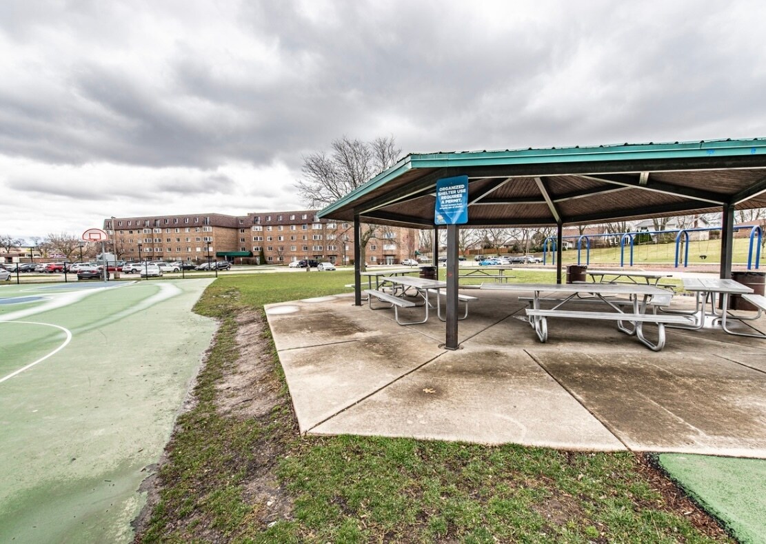 Building Photo - 300 S Roselle Rd