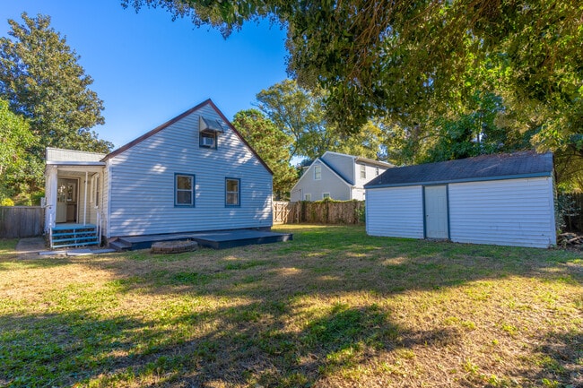 Building Photo - 7805 Ruthven Rd