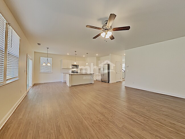 Building Photo - 303 Elmhurst Dr
