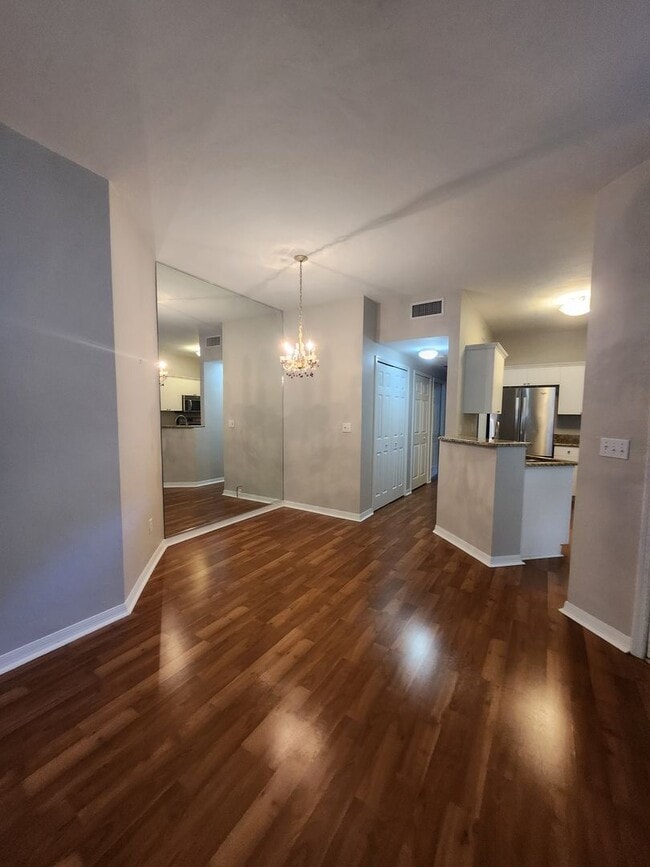 Building Photo - Move in Ready in NW Gainesville!