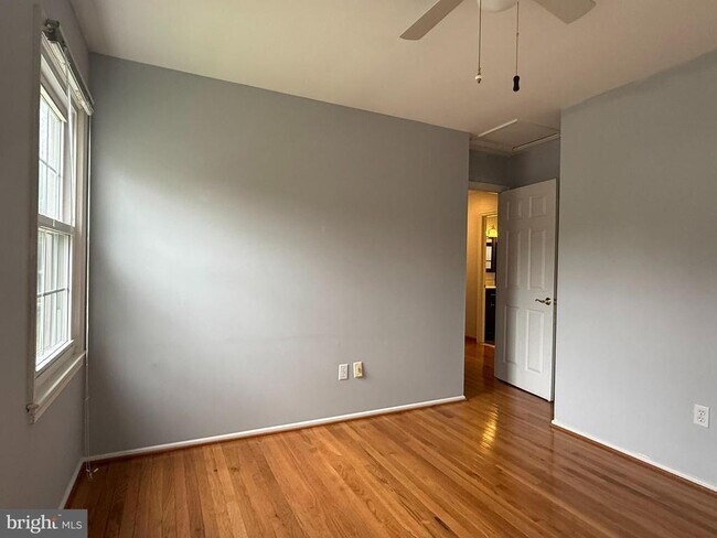 Building Photo - 9613 Ashbourn Dr