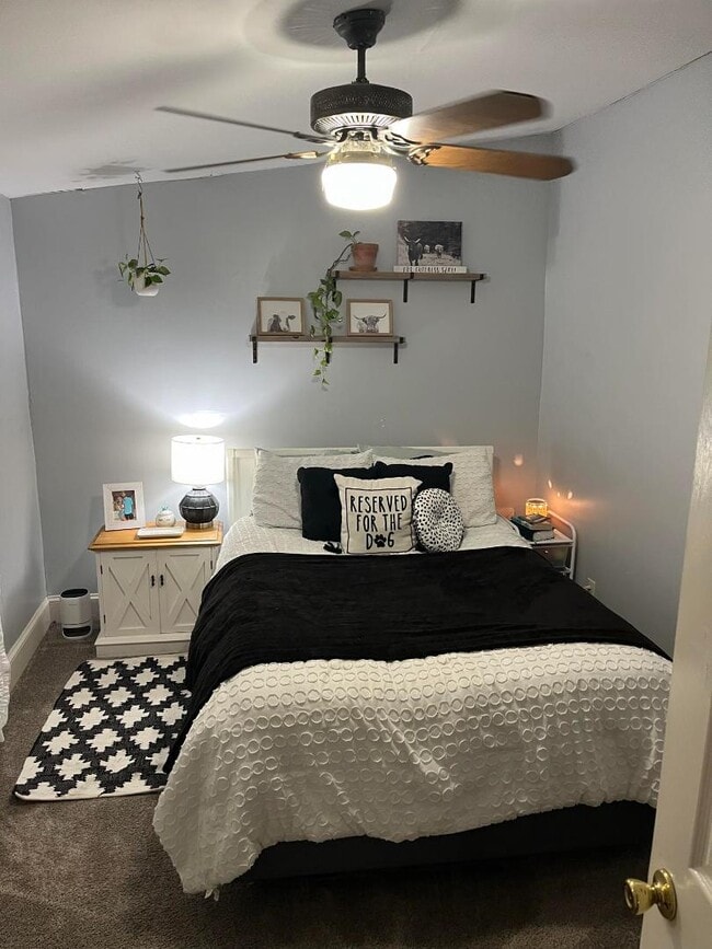 Building Photo - 407 Lewis St