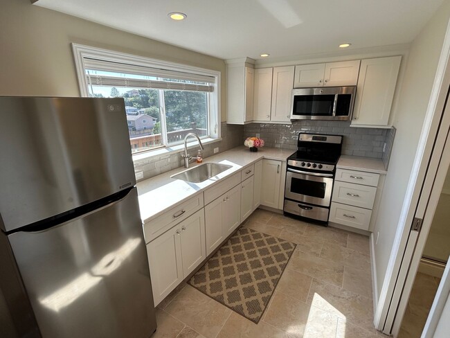 Building Photo - PRICE REDUCED!! Brand-New Glenview Highlands ADU with Stunning Bay & SFO Views – Utilities Includ...