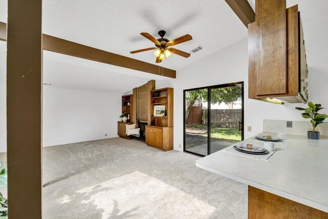 Building Photo - Affordable 2bed/2bath in South Woodland