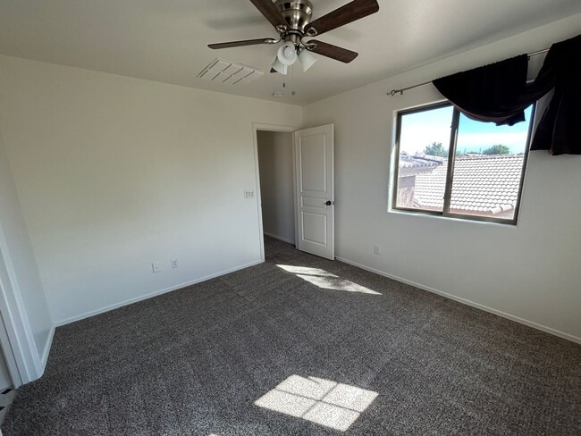 Building Photo - 2640 E Silversmith Trail