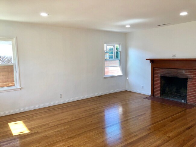 Building Photo - 1727 Franklin St