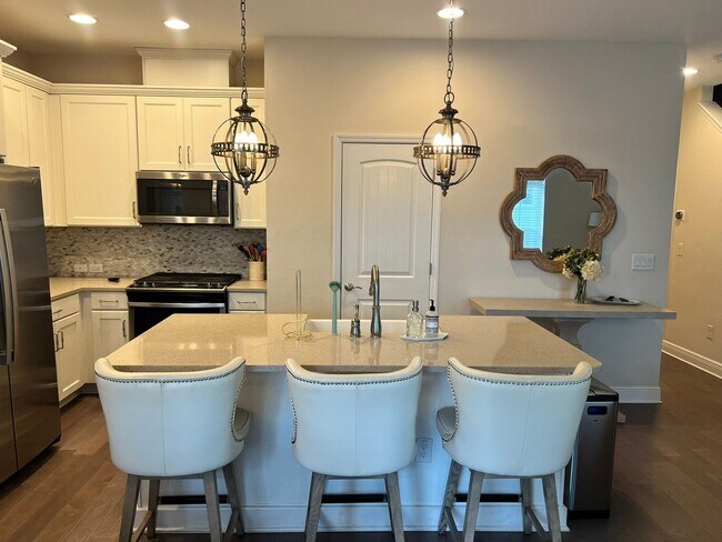 Building Photo - 115 N Arrawana Ave