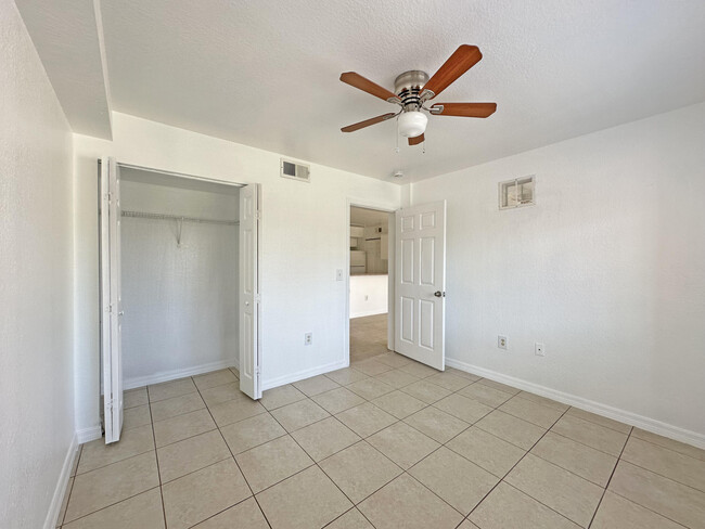 Building Photo - 151 SW Palm Dr