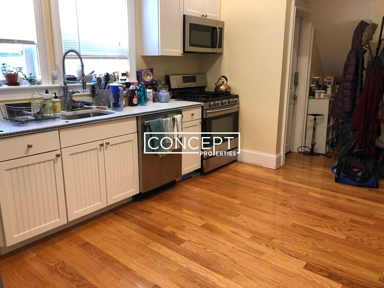 Building Photo - 8 Claremon St