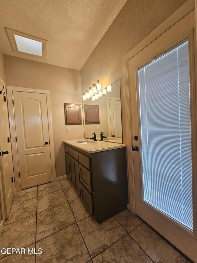 Building Photo - 6713 Capitan Ridge