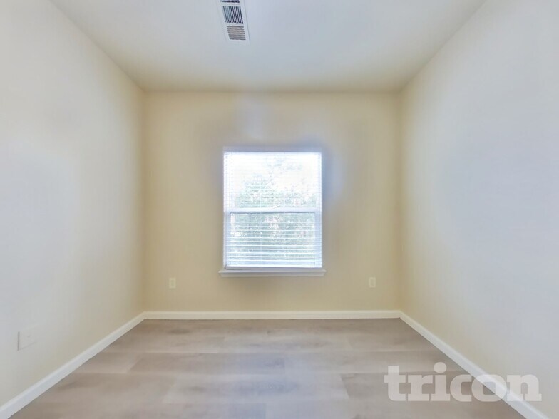 Building Photo - 8434 Walerga Rd