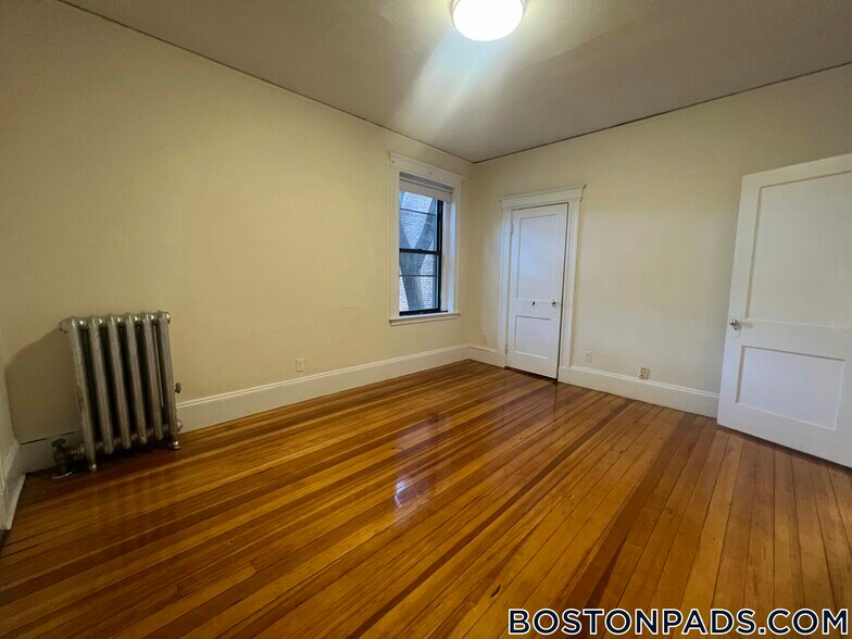 Building Photo - 143 Freeman St