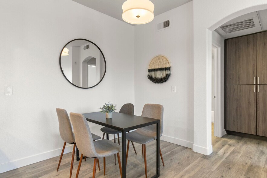 Building Photo - 9450 W Cabela Dr