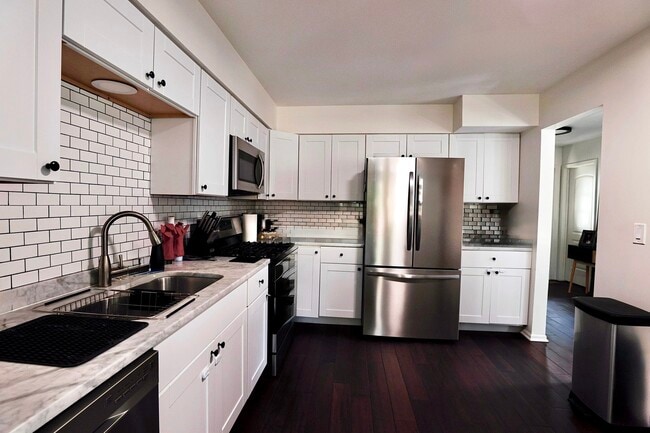 Building Photo - 1049 Talbots Ln