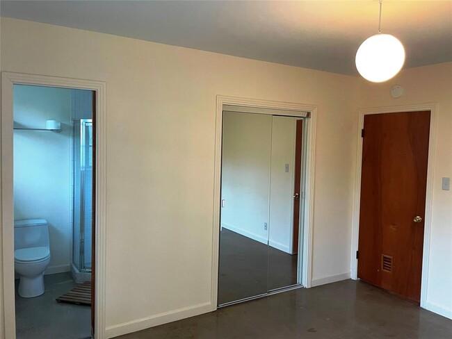 Building Photo - 205 N Ave A