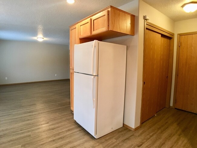 Building Photo - Finic5