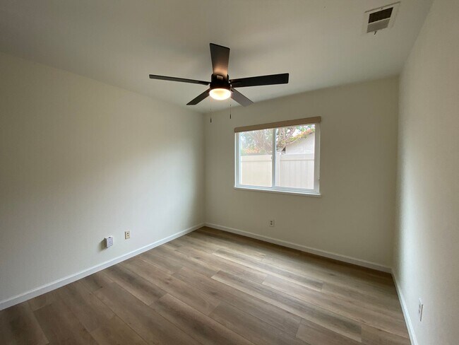 Building Photo - Spacious 4 Bedroom 2 Bath in Desirable Oceanside!