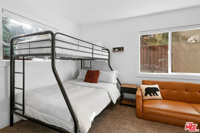 Building Photo - 993 Cameron Dr