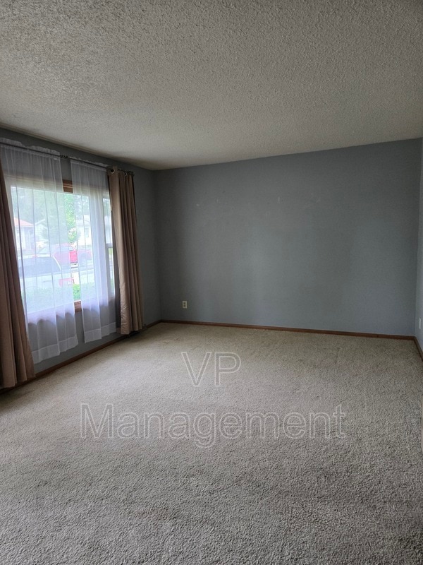 Building Photo - 3433 Somerset Dr