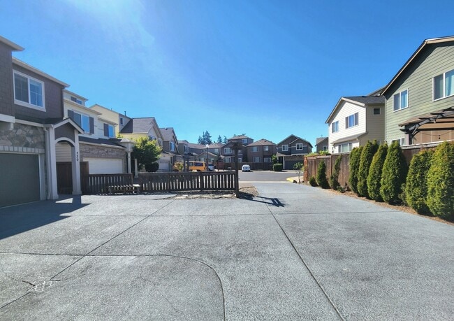 Building Photo - 730 SW 207th Pl