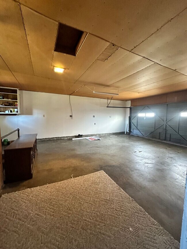 Building Photo - Charming 3-Bedroom Home with Large Yard & Ideal Multi-Generational Living Setup